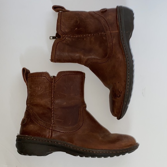 UGG s/n 1004177 boots ankle leather size 7 great condition. - Picture 10 of 14